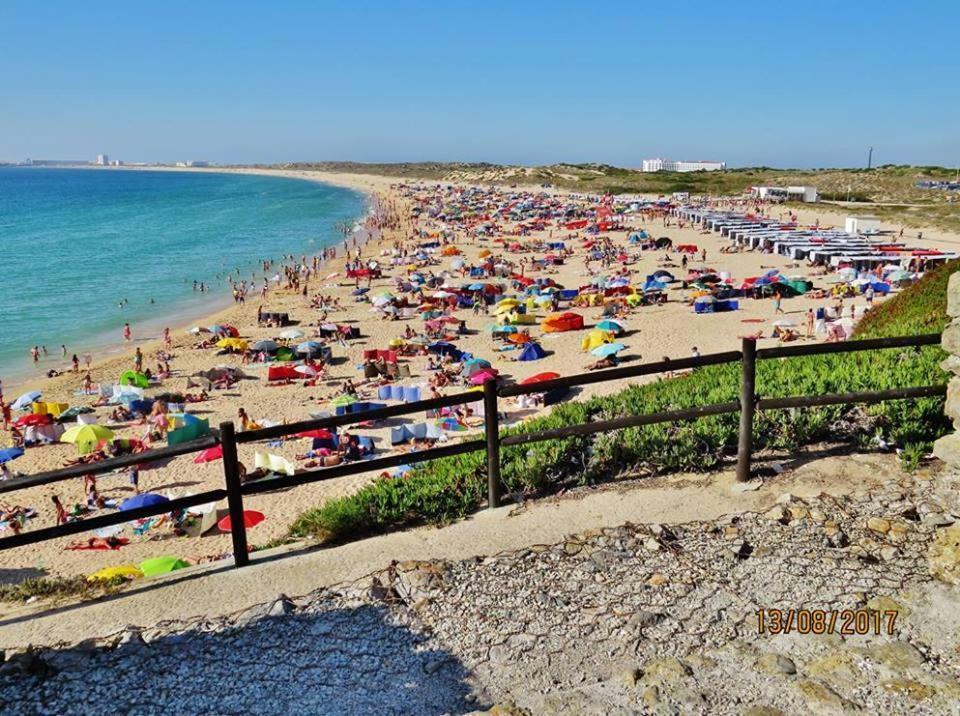 Estrela Do Mar - 100M Da Praia Peniche Bagian luar foto